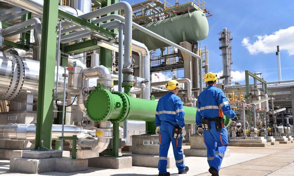Rafineri ve işçiler